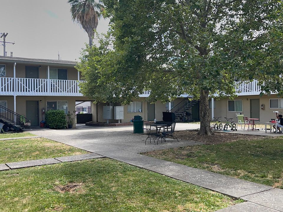1st image of 1523 Los Robles Blvd APT 3
