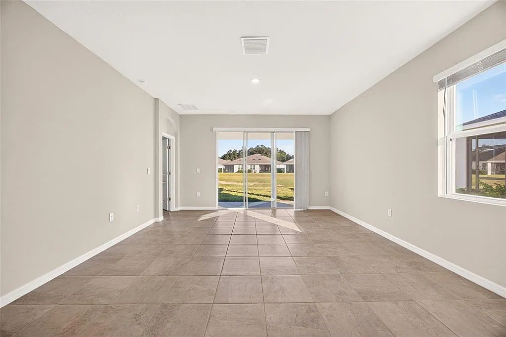 3 bed, 2.0 bath, 1552 sqft, $2,300 — Photo 4