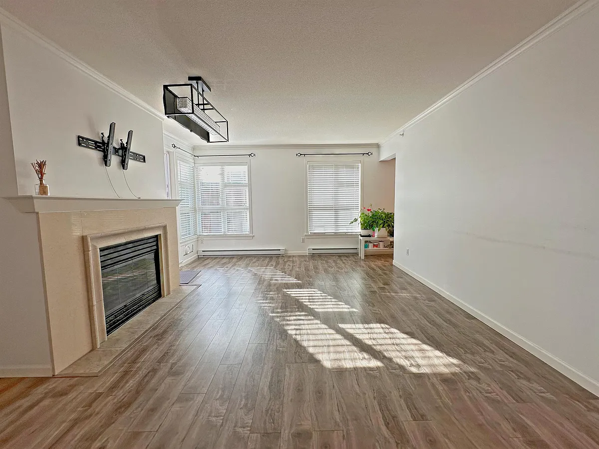 Building Photo - 2161 W 12th Ave #312
