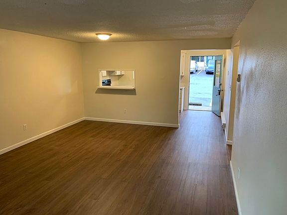 4th image of 727 SW Drumwood Ave APT 1