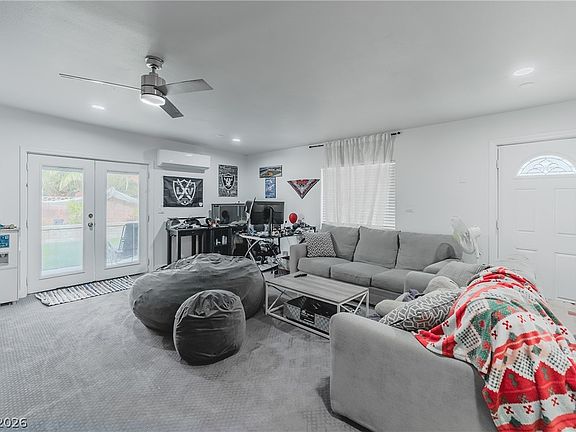 2nd image of 982 Pescados Dr