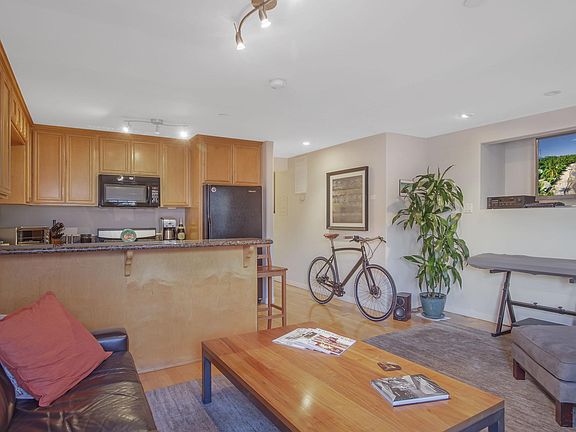 3rd image of 225 1/2 24th St