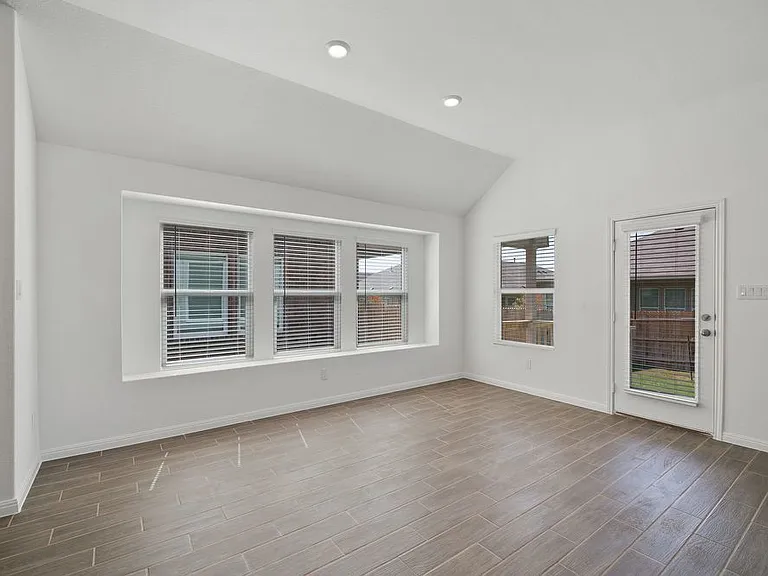 6631 Morgan Path — Photo 17
