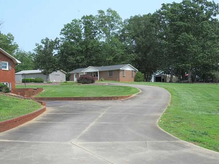 1357 Beal Rd — Photo 33