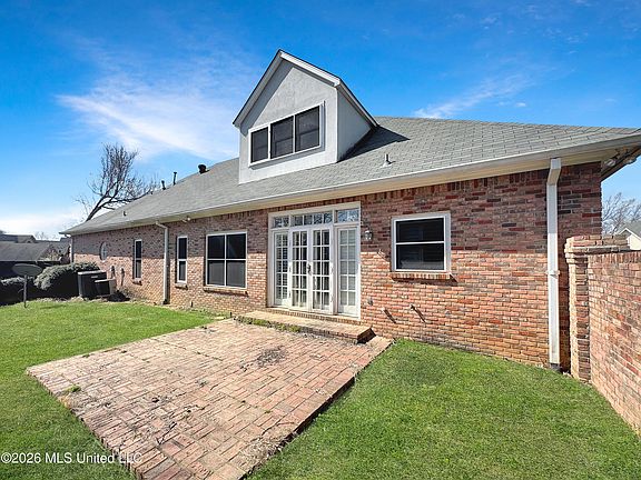 5th image of 14 Autumn Hill Pl