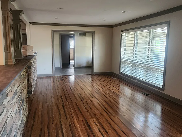 5961 Lynnbrier Ave — Photo 9