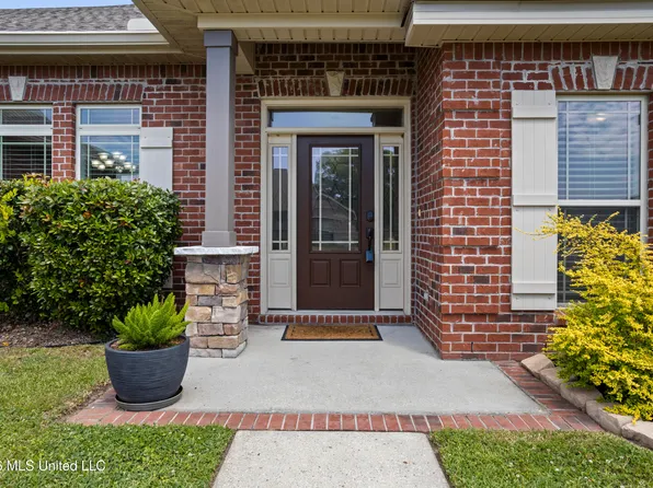 12 Estate Dr, Long Beach, MS 39560