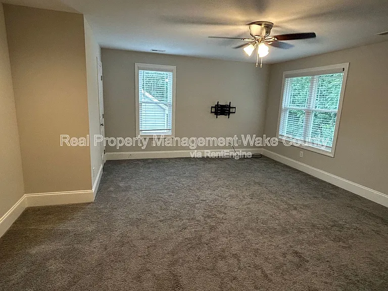 5412 Robbins Dr — Photo 29