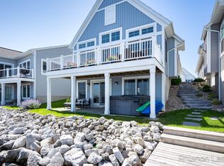 317 Terrace Point Cir, Muskegon, MI 49440