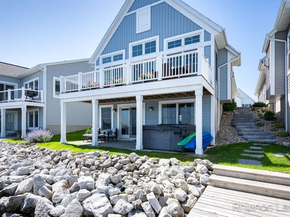 317 Terrace Point Cir, Muskegon, MI 49440