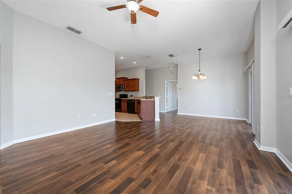 2 bed, 2.0 bath, 1305 sqft, $2,095 — Photo 4