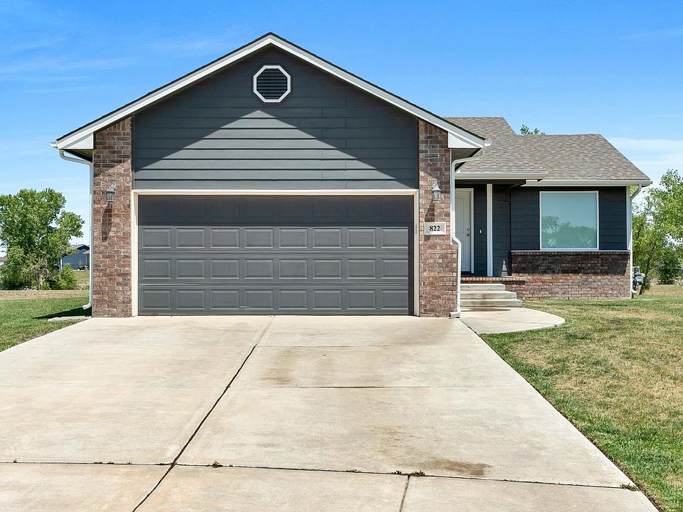 1st image of 822 S Cattail Cir