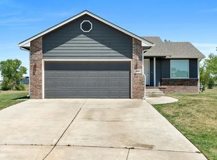 822 S Cattail Cir, Haysville, KS 67060