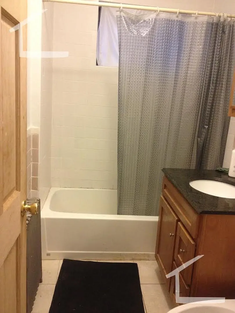 2 Bed (+) apartment Top Floor!! (FortHill) — Photo 2
