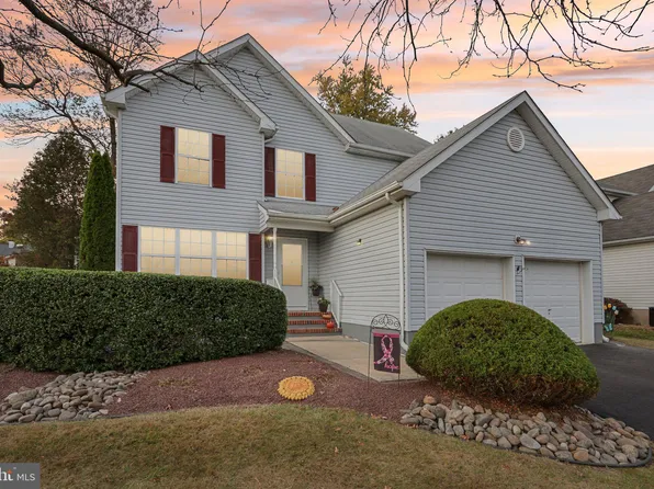 29 Sundew Dr, Ewing, NJ 08638