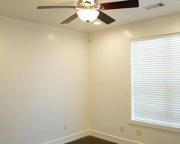 Beverly Townhomes — Photo 7
