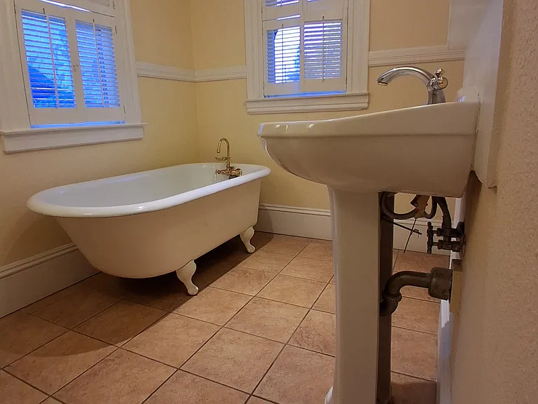 1st Floor Bathroom