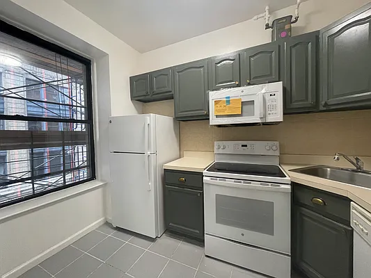 Rented by Oxford Property Group | media 11