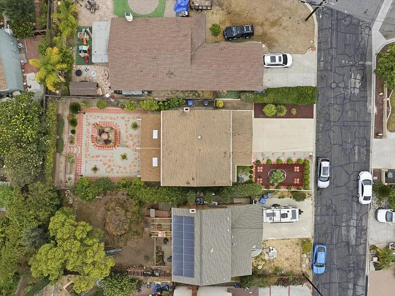 577 Houston Dr — Photo 27