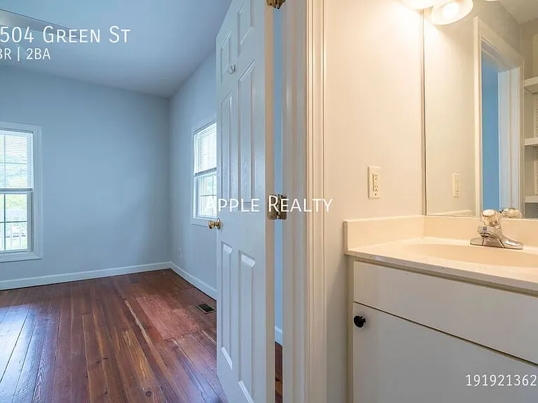2504 Green St — Photo 7