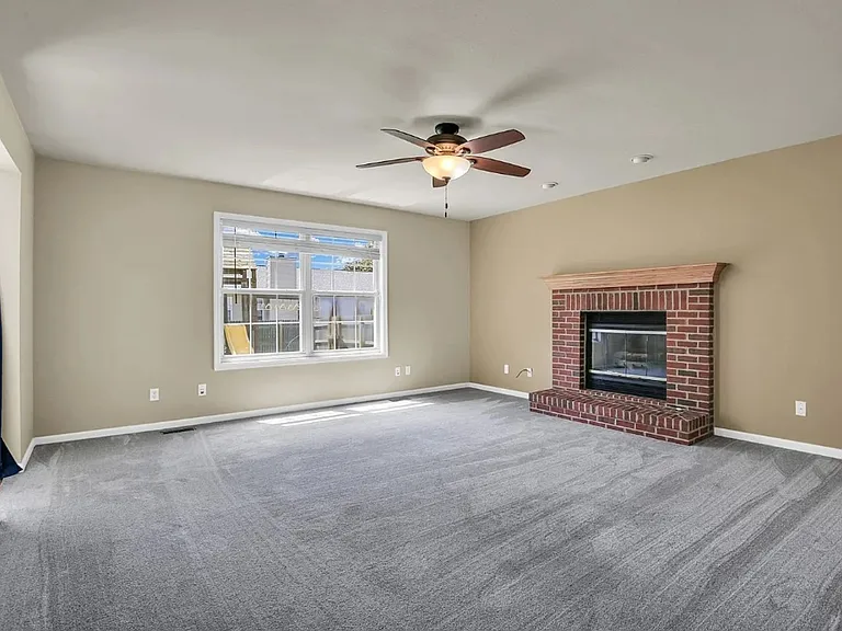 709 Indigo Dr — Photo 3