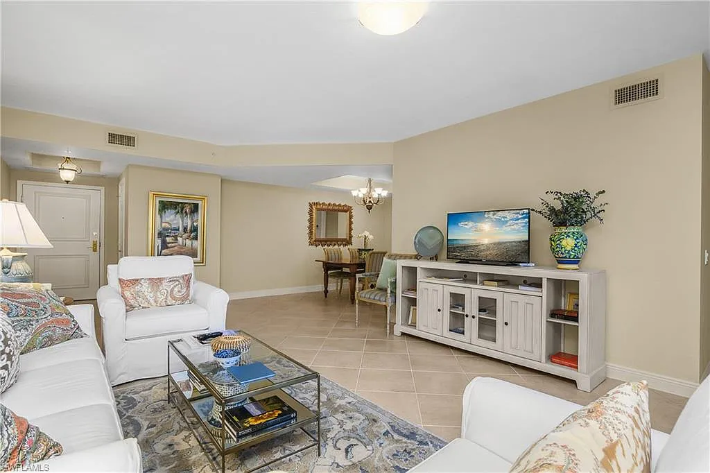 2 bed, 2.0 bath, 1601 sqft, $7,500 — Photo 3
