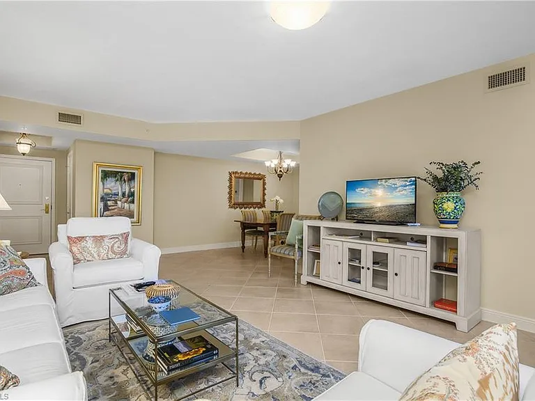 7225 Pelican Bay Blvd #204 — Photo 3