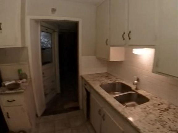 4th image of 1114 Main St