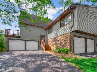 29W400 White Oak Dr, Warrenville, IL