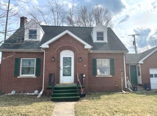 103 W Sycamore St, Wakarusa, IN 46573