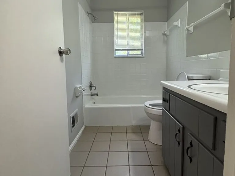 Silver Rock Avenue Apartments — Photo 28