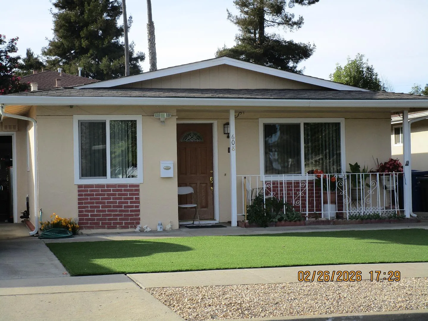 608 Bronte Ave photo 1