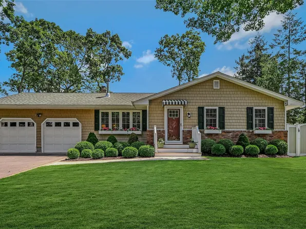 18 N Westbury Road, Hampton Bays, NY 11946