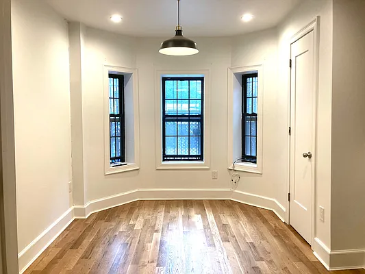 Rented by Brownstone Property Group | media 7