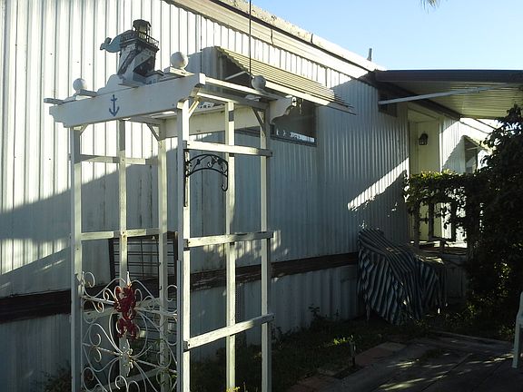4th image of 900 N. Cleveland St. #30
