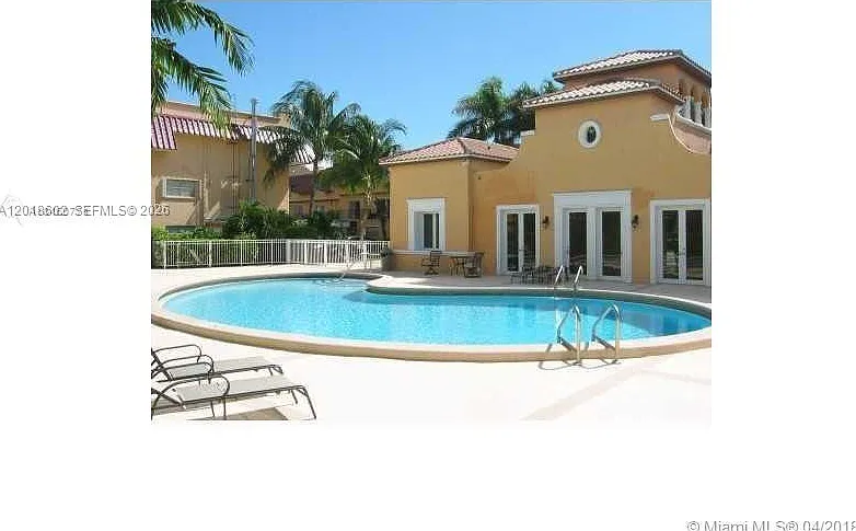 Villas Of Pinecrest Condo — Photo 2