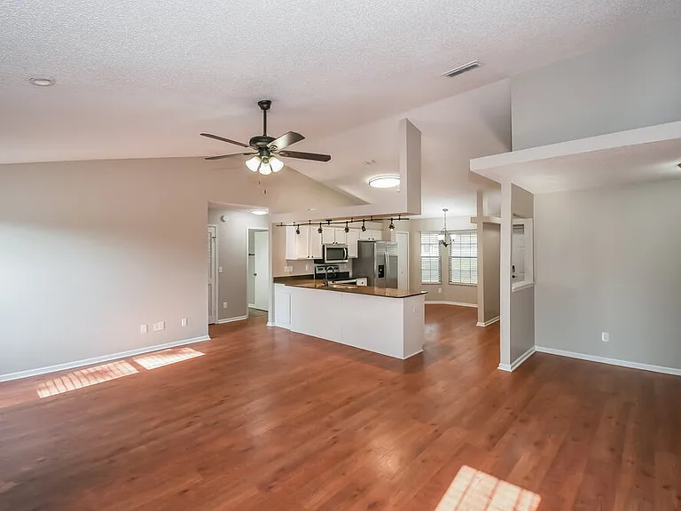 8155 Pineverde Ln — Photo 4