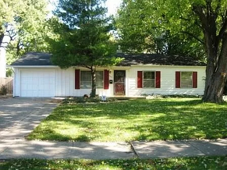 3647 N Richardt Ave photo 1