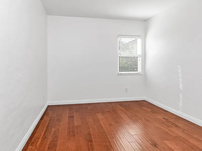 2235 Polk Ave — Photo 14