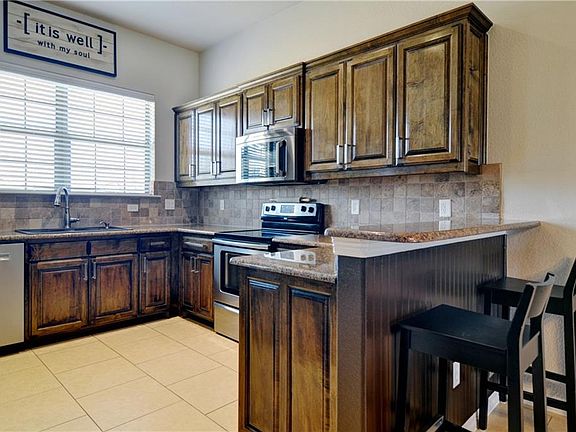 3rd image of 409 Sterling Dr