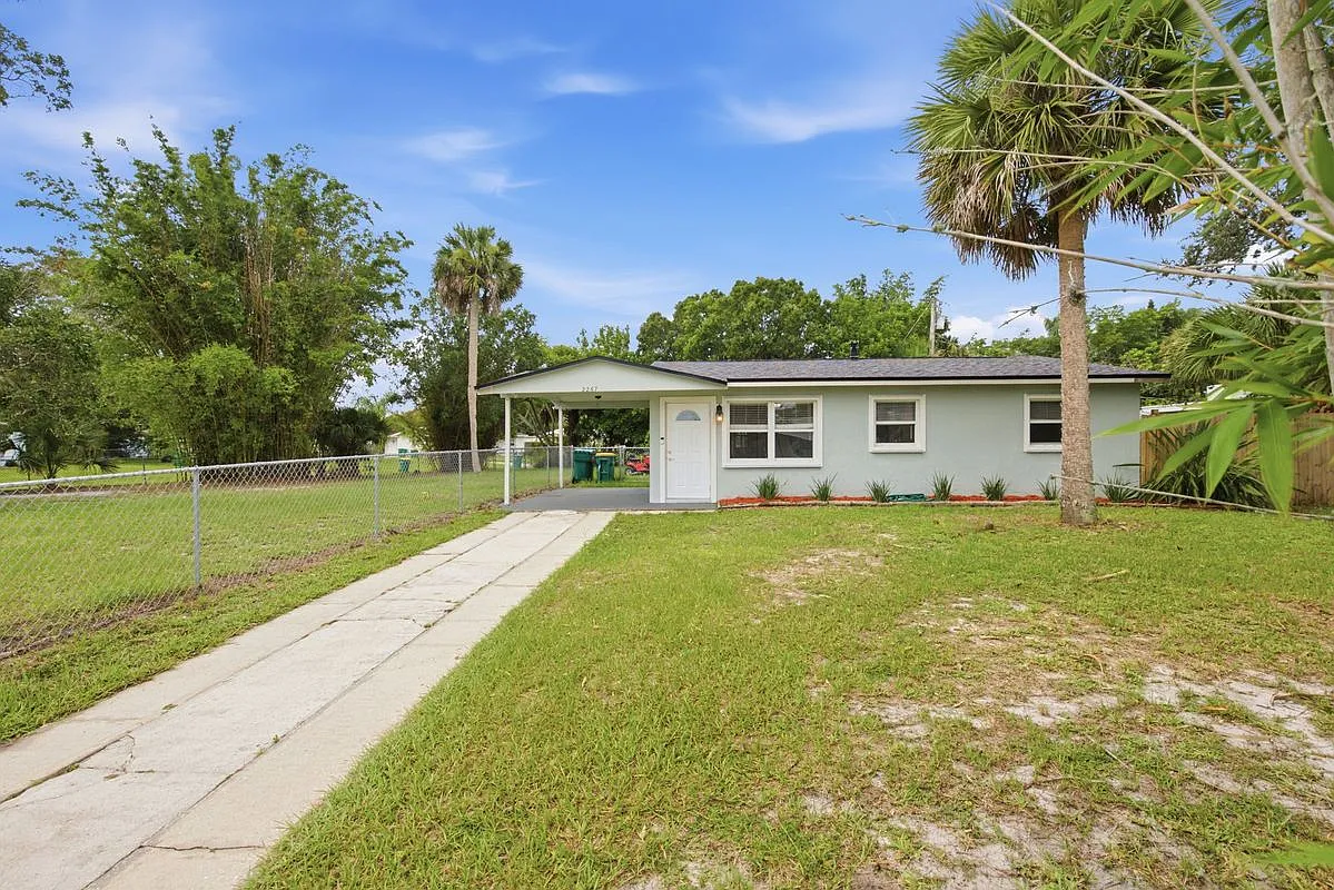 2 bed, 1.0 bath, 952 sqft, $2,000 — Photo 1