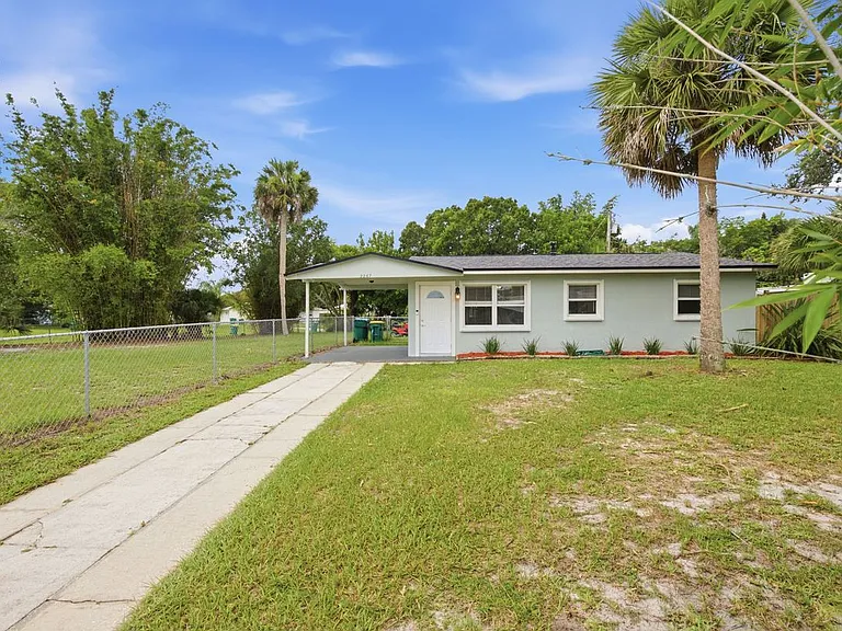 2267 Robinhood Dr — Photo 1