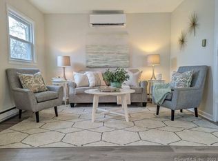 11 Walnut St, Clinton, CT 06413