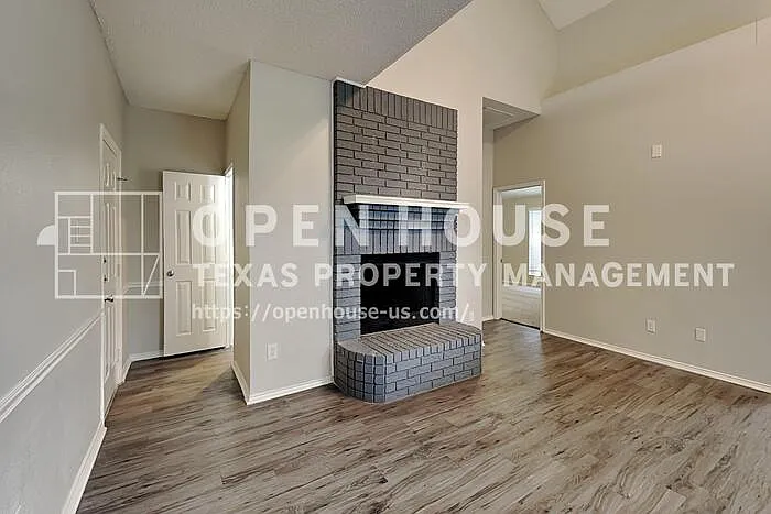905 Freshwood Ct — Photo 3