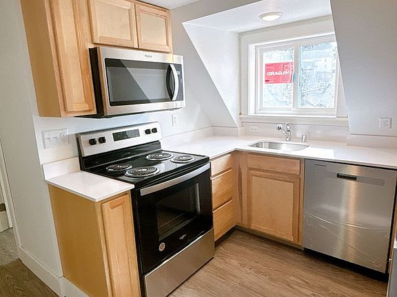 4th image of 1014 N Garden St #3