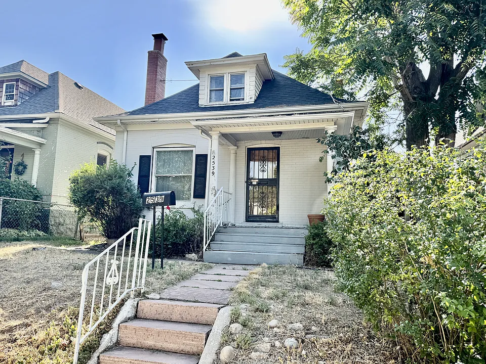 2539 N High St