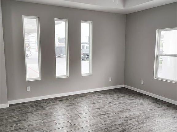 2nd image of 3209 Briggs Rd