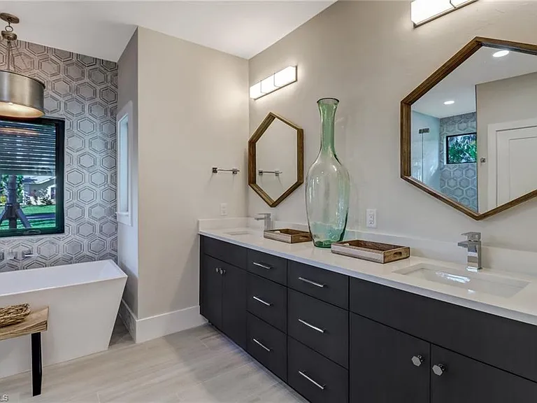 28070 Winthrop Cir — Photo 15