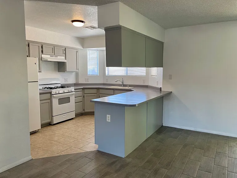 11348 E 24th Ln — Photo 6