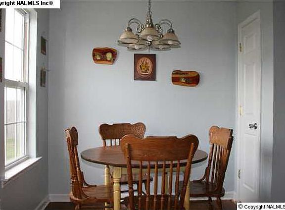 5th image of 160 Travis Dr